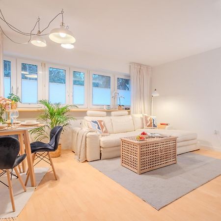 Ferienwohnung Rezydencja Filmowa- Wygodny Apartament 10 Min Od Lotniska I Centrum Warschau Exterior foto