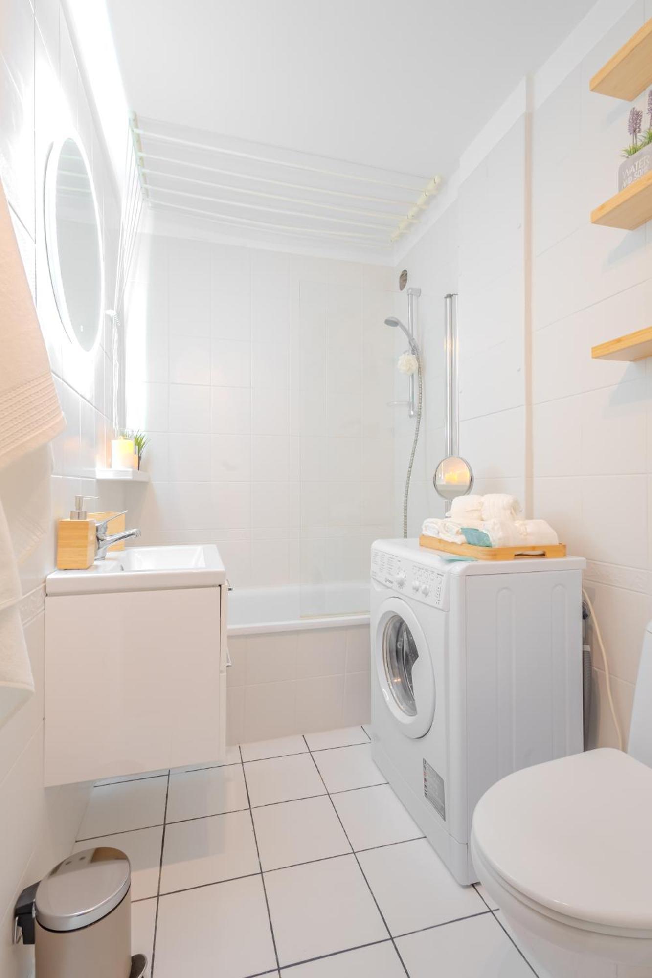 Ferienwohnung Rezydencja Filmowa- Wygodny Apartament 10 Min Od Lotniska I Centrum Warschau Exterior foto