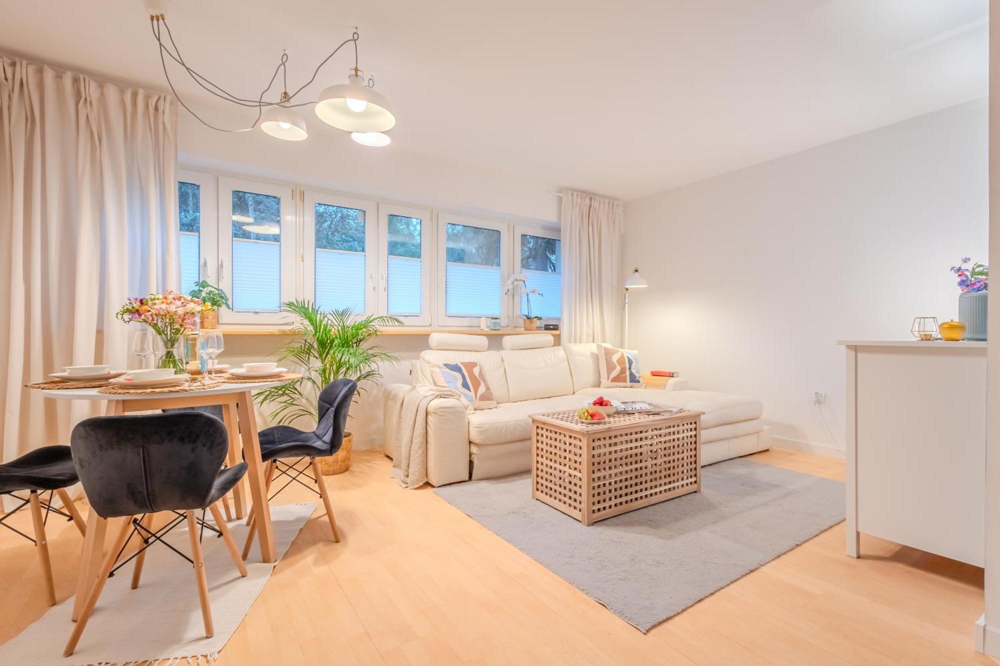 Ferienwohnung Rezydencja Filmowa- Wygodny Apartament 10 Min Od Lotniska I Centrum Warschau Exterior foto