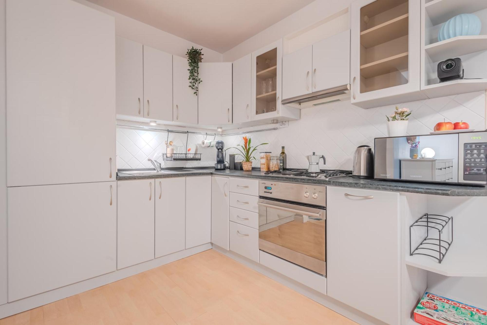 Ferienwohnung Rezydencja Filmowa- Wygodny Apartament 10 Min Od Lotniska I Centrum Warschau Exterior foto